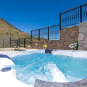 Couette-café Mogarén: Jacuzzi&beautiful Views, Vega de San Mateo